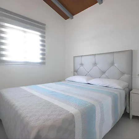 Chalet Con Piscina Privada, Barbacoa Y Garaje En - Es-180-250