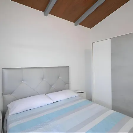 Chalet Con Piscina Privada, Barbacoa Y Garaje En - Es-180-250